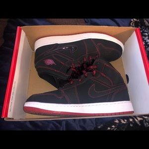 Air Jordan 1 Mid Fearless (Black/Gym Red-White)
